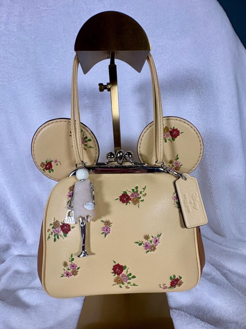 Coach Disney Minnie Mouse Limited Edition Kisslock Bag in Vanilla, Florals/Charm - Picture 2 of 16